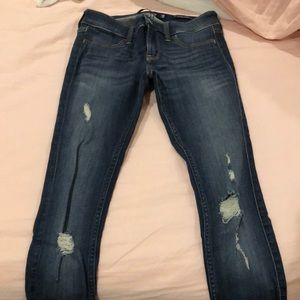 💫FLASH SALE💫Hollister distressed crop jeans